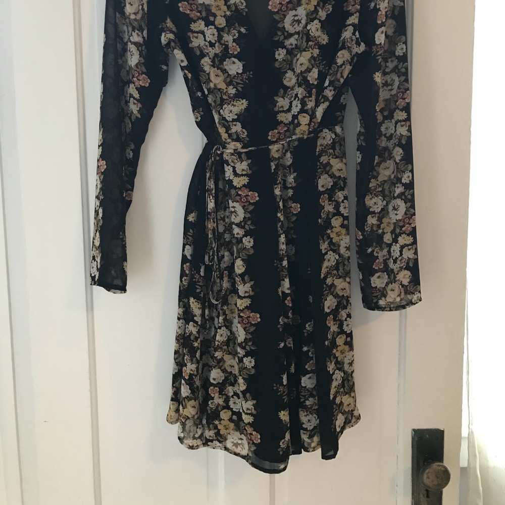 WAYF wrap dress - Picture 6 of 6
